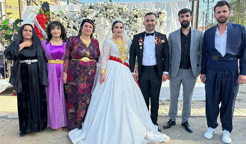 Böyle düğün görülmedi: Toplanan takılar saymakla bitmedi