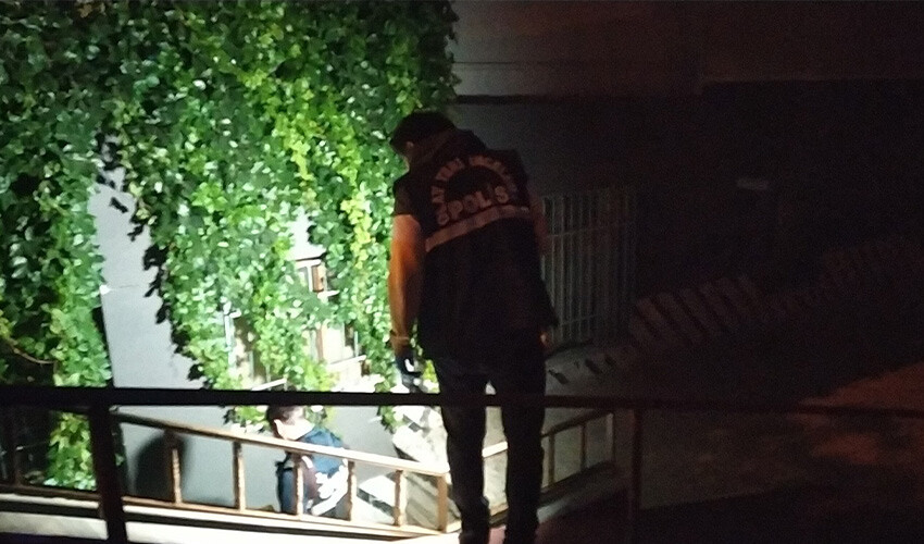 Gece yarısı ilginç kovalamaca: Pompalı tüfekle etrafa ateş açtılar Gece yarısı ilginç kovalamaca: Pompalı tüfekle etrafa ateş açtılar