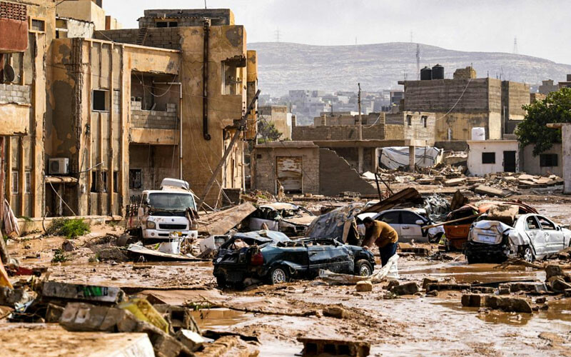 Libya'da sel isyanı! Derne'de belediye başkanının evini ateşe verdiler Libya'nın Derne kentinde etkili olan sel felaketi 11 binden fazla insanın hayatını kaybetmesine neden oldu