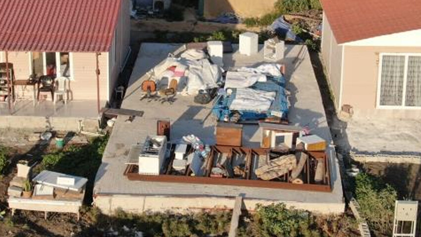 Vicdansızlar bunu da yaptı! Depremzedelerin sıcak yuva hayallerini çaldılar Vicdansızlar bunu da yaptı! Depremzedelerin sıcak yuva hayallerini çaldılar