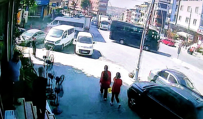 Sultangazi'de akıl almaz hırsızlık: Çalışanlar kovaladı, hırsız kaçtı hırsızlık anı kamerada
