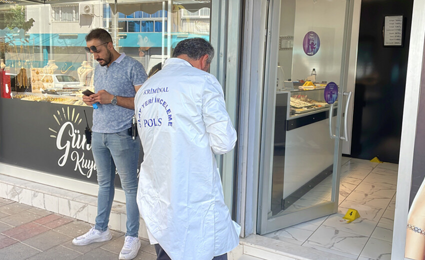 İzmir’de güpegündüz kuyumcu soygunu: Çalışanı vurdu, yarım kilo altını alıp kaçtı
