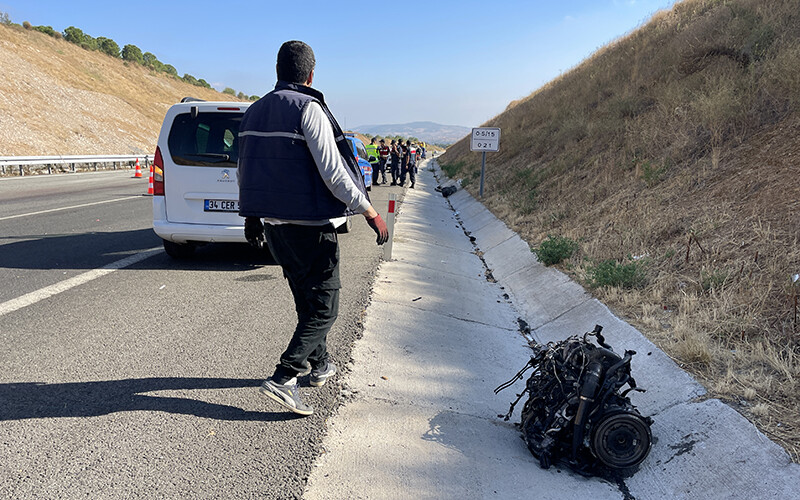 Otomobilin motoru yola fırladı! İstanbul-İzmir Otoyolu'nda zincirleme kaza: Ölü ve yaralılar var Otomobilin motoru yola fırladı! İstanbul-İzmir Otoyolu'nda zincirleme kaza: Ölü ve yaralılar var