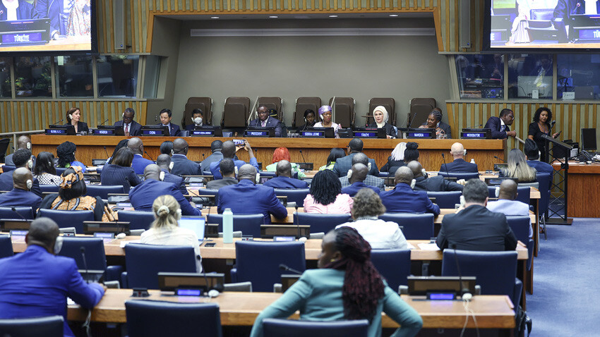 Cumhurbaşkanı Recep Tayyip Erdoğan'ın eşi Emine Erdoğan, New York'ta katıldığı bir etkinlikte çocuğa yönelik şiddetin engellenmesi için tüm dünyaya 'güç birliği yapma' çağrısında bulundu.