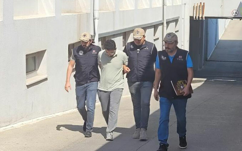 Adana’da FETÖ operasyonu: Firari eski komiser kıskıvrak yakalandı Adana’da FETÖ operasyonu: Firari eski komiser kıskıvrak yakalandı