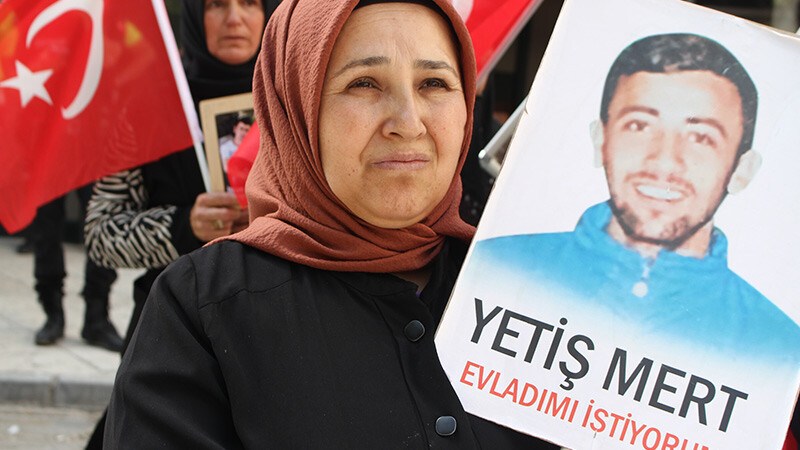 Vanlı aileler HDP İl Başkanlığı önündeki eylemlerini sürdürdü: Çocuklarımız kimsenin piyonu olmayacak aile nöbeti- Van