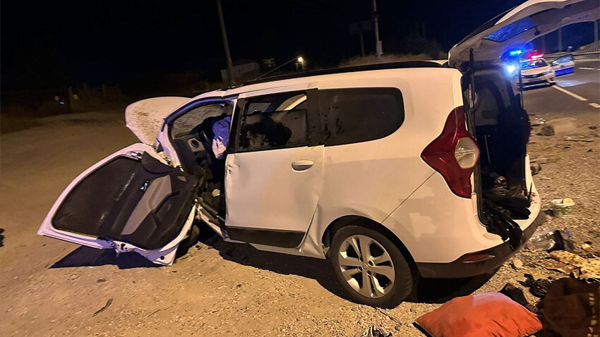 Kütahya'da korkunç kaza: 2 ölü, 2 yaralı Kütahya'da korkunç kaza: 2 ölü, 2 yaralı
