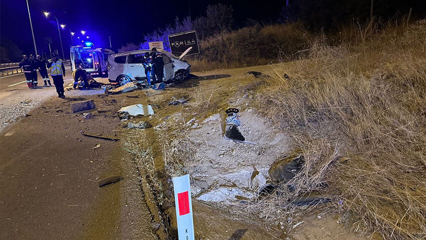 Kütahya'da korkunç kaza: 2 ölü, 2 yaralı Kütahya'da korkunç kaza: 2 ölü, 2 yaralı