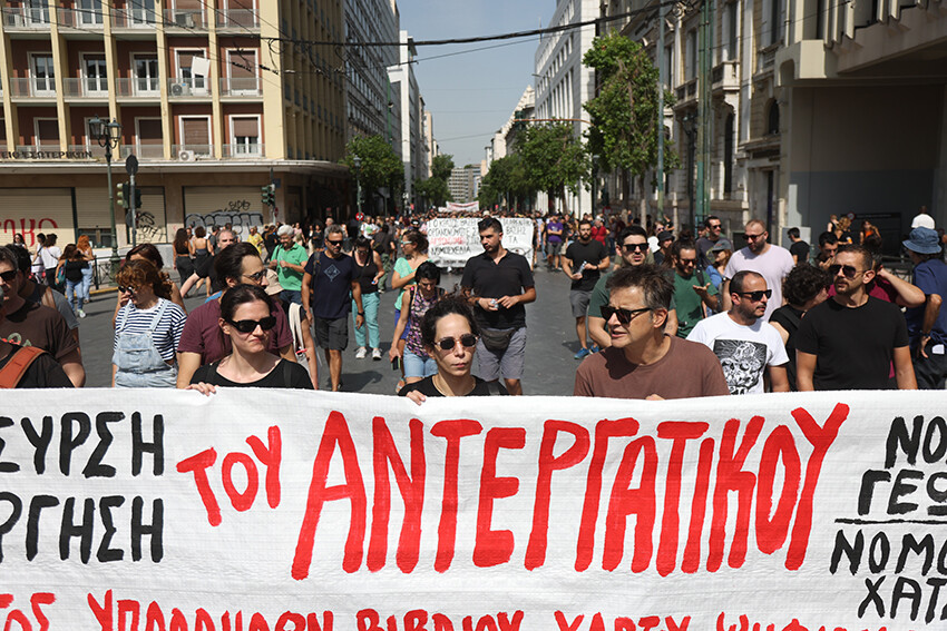 Yunanistan'da günlük çalışma süresi 13 saate çıkarıldı! Pazar günleri de çalışacaklar
