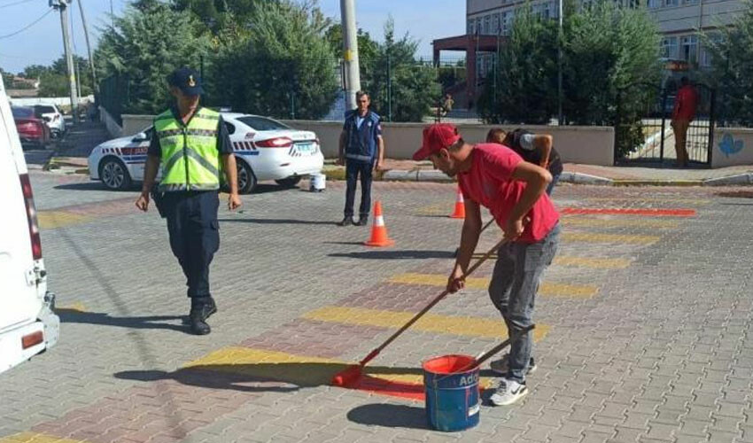 Jandarma abluka altına aldı: Öğrencilerin kılına bile zarar gelmeyecek Jandarma abluka altına aldı: Öğrencilerin kılına bile zarar gelmeyecek