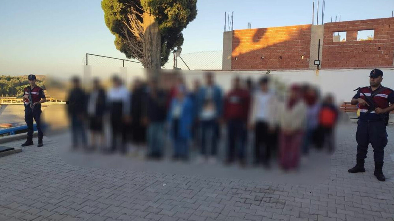 Aydın'da 31 düzensiz göçmen ve 2 organizatör yakalandı Aydın'da 31 düzensiz göçmen ve 2 organizatör yakalandı