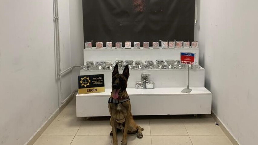 TEM’de durduruldu, paket paket çıktı TEM'de durdurulan araçtan 21 kilo eroin çıktı