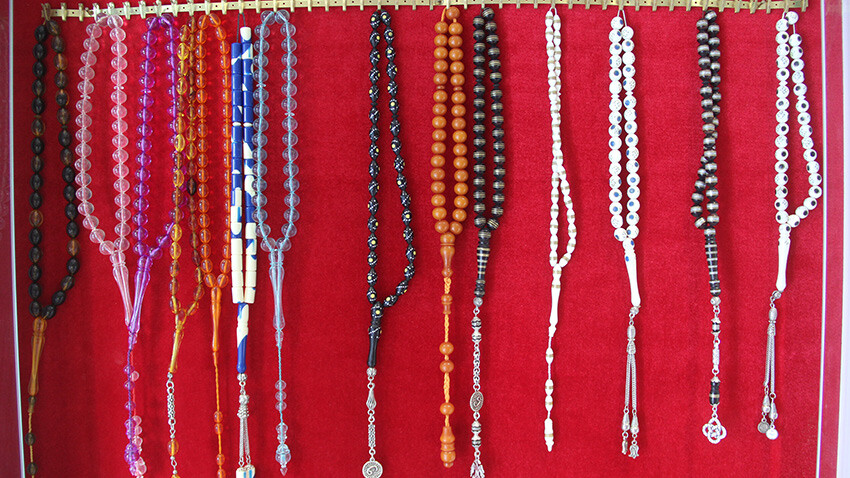 Yarım milyonluk tespihler alıcı buluyor, erkekler satın alırken fiyatına bakmıyor