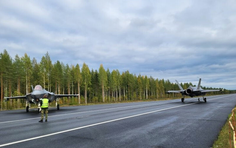Norveç yeni savaş konseptini denedi! F-35 savaş uçakları otoyola iniş yaptı Norveç yeni savaş konseptini denedi! F-35 savaş uçakları otoyola iniş yaptı