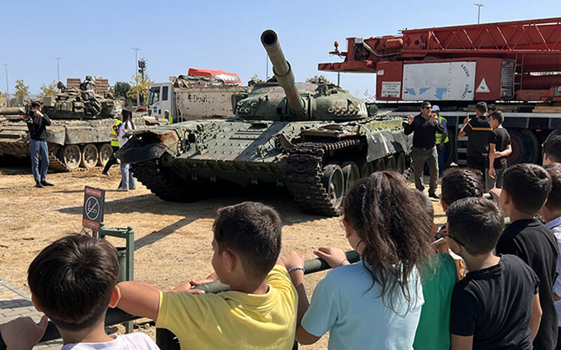 Karabağ'da Ermeni işgalinin sembolü tank Bakü'ye getirildi Karabağ'da Ermeni işgalinin sembolü tank Bakü'ye getirildi