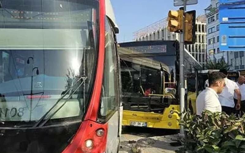 Beyoğlu’nda İETT ile tramvay çarpıştı: Çok sayıda ekip sevk edildi! Beyoğlu’nda İETT ile tramvay çarpıştı: Çok sayıda ekip sevk edildi!