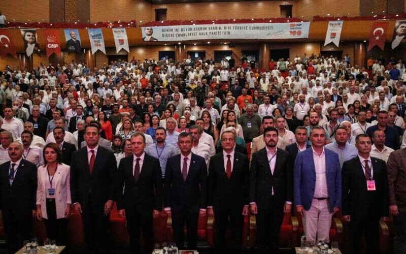 CHP Genel Başkan adayı Özgür Özel, "Eğer yetki verilmezse" diyerek ne yapacağını açıkladı CHP Genel Başkan adayı Özgür Özel, "Eğer yetki verilmezse" diyerek ne yapacağını açıkladı