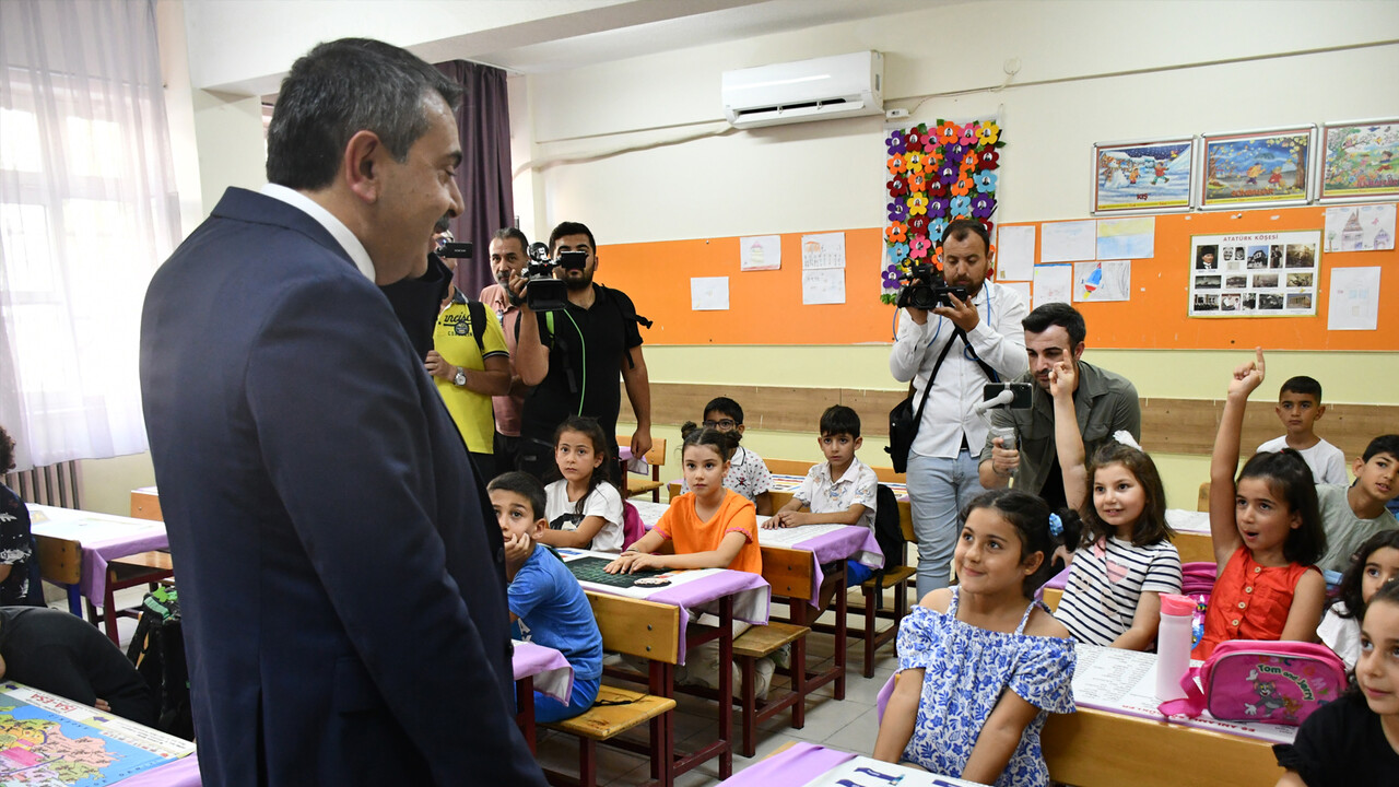 Bakan Tekin: Bu projeyi takip edeceğiz