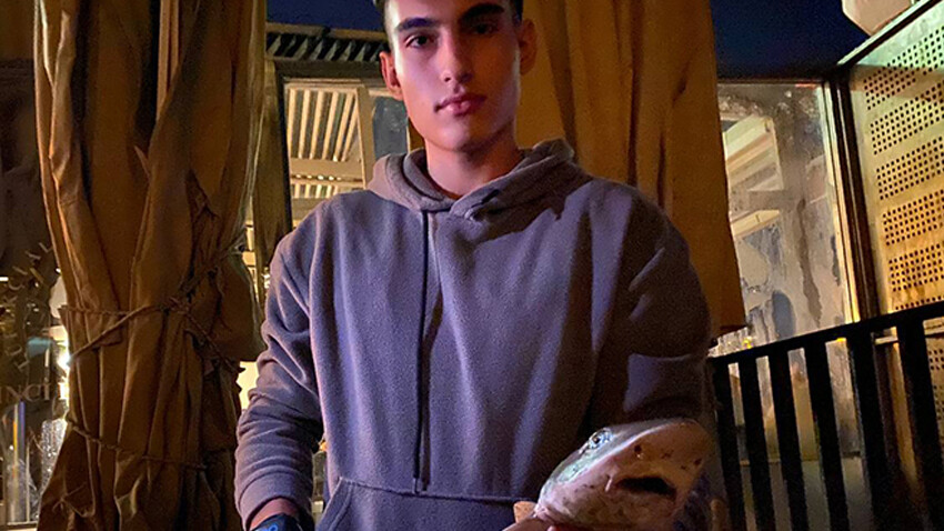 Üsküdar'da yavru köpek balığı oltaya takıldı