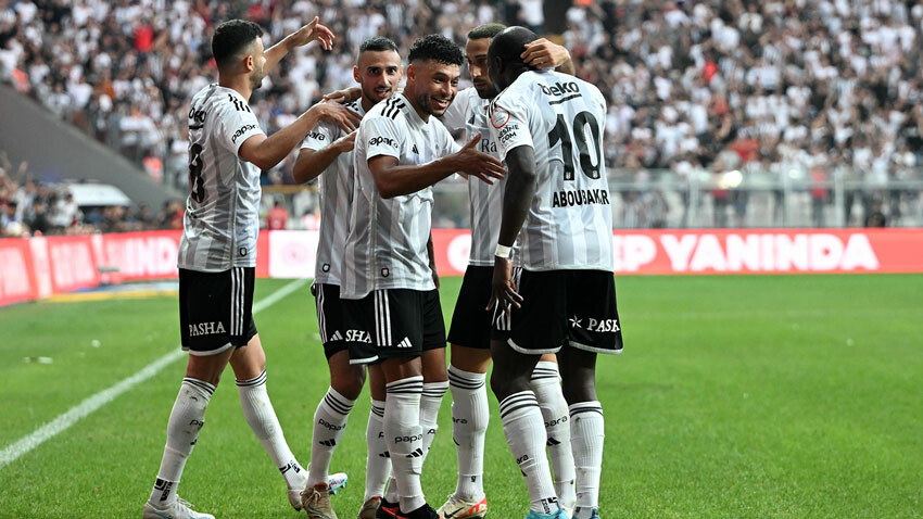 Salih Uçan ile Beşiktaş yönetimi arasında zemin polemiği! Yayıncı kuruluş üzerinden mesaj gönderdi Salih Uçan ile Beşiktaş yönetimi arasında zemin polemiği! Yayıncı kuruluş üzerinden mesaj gönderdi