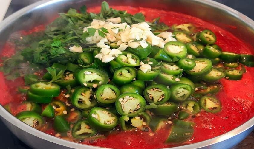 Tadına bakanların damağı çatlıyor! Kırmızı jalapeno turşusunun tam ölçülü tarifi ve hazırlanış tüyoları Kırmızı jalapeno turşusunun detaylı hazırlanışı