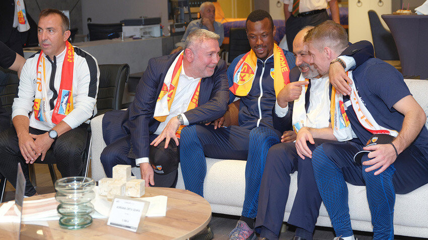 Mondihome bir saha daha kazandı Mağazalaşma çalışmalarına hızla devam eden Mondihome, 381. şubesinin açılışını İstanbul MetroCity AVM’de gerçekleştirdi.