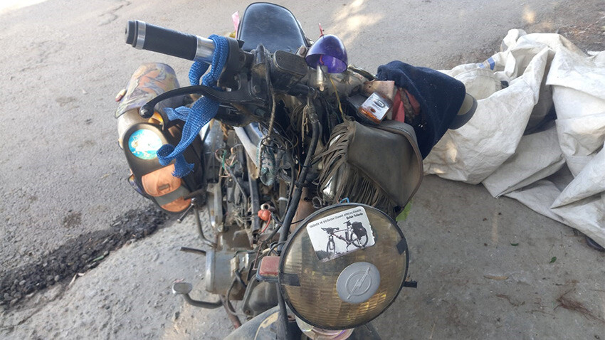 Motosikletini görenler dönüp bir daha bakıyor: 40 yıldır tamirciye götürmedi