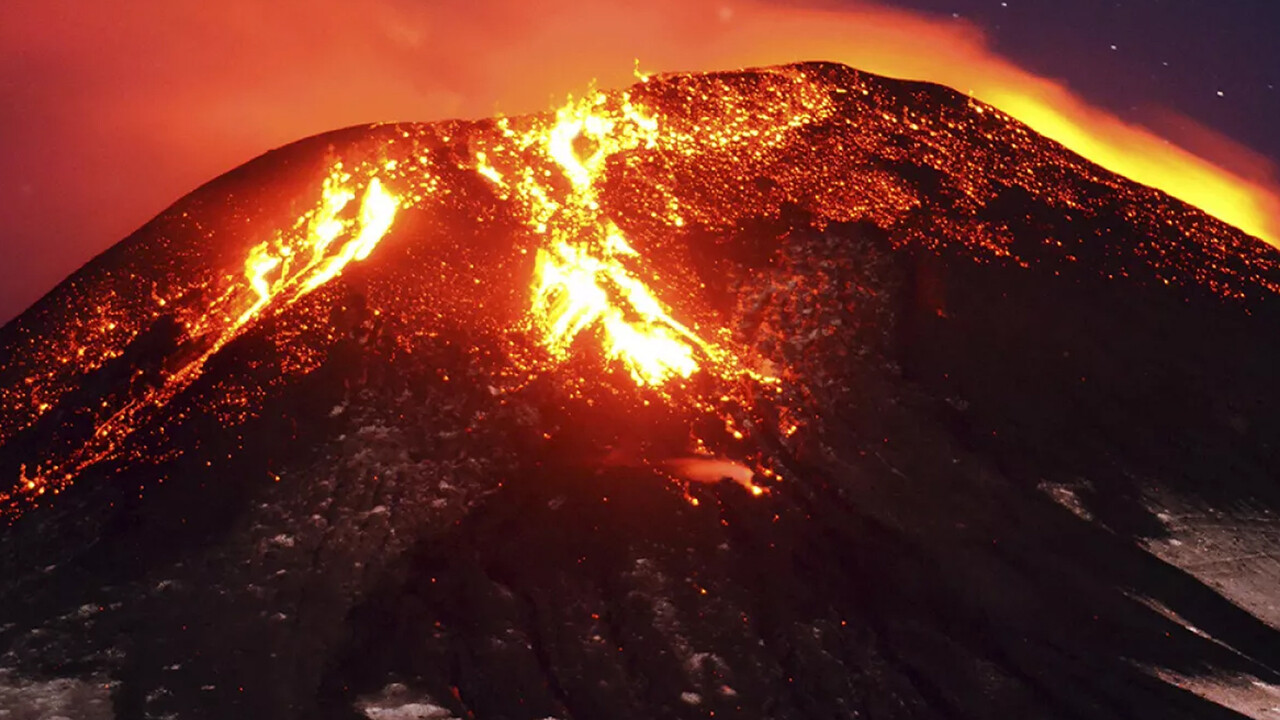 Şili&#039;de Villarrica Yanardağı için alarm! Sarıdan turuncuya çıkarıldı