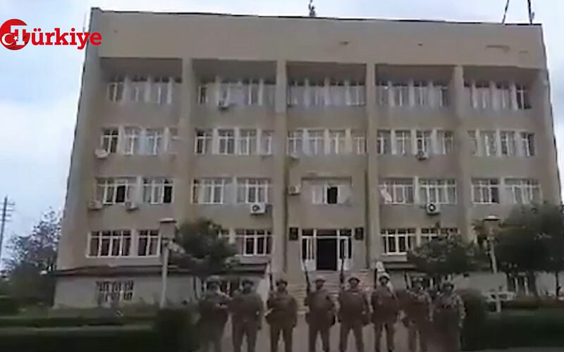 Karabağ'da işgal altındaki topraklar bir bir kurtarılıyor! Ağdere'de Azerbaycan bayrakları dalgalanıyor