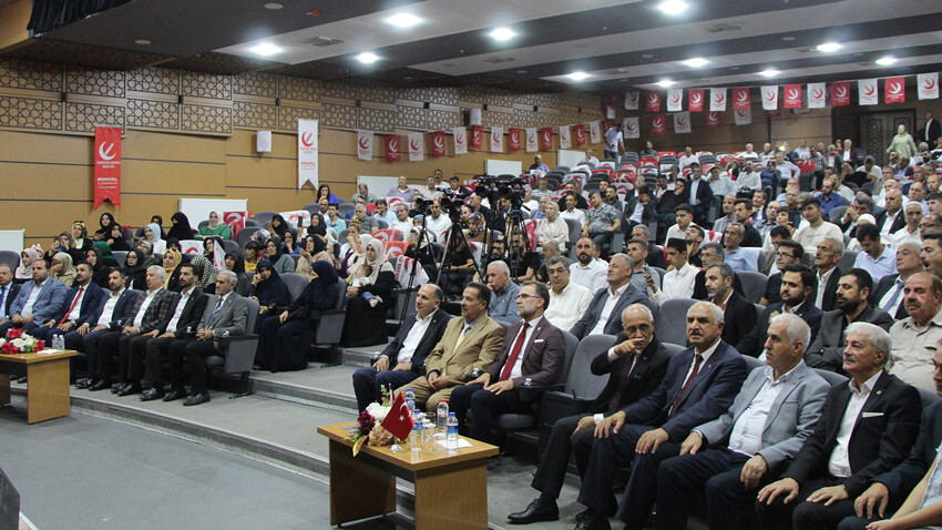 Fatih Erbakan: Aziz milletimiz LGBT'cilere, dış güçlere geçit vermedi Yeniden Refah Partisi Genel Başkanı Fatih Erbakan, 14 ve 28 Mayıs seçimlerinde partiye en büyük desteği veren illerin başında gelen Bingöl'e teşekkür ziyaretinde bulundu.