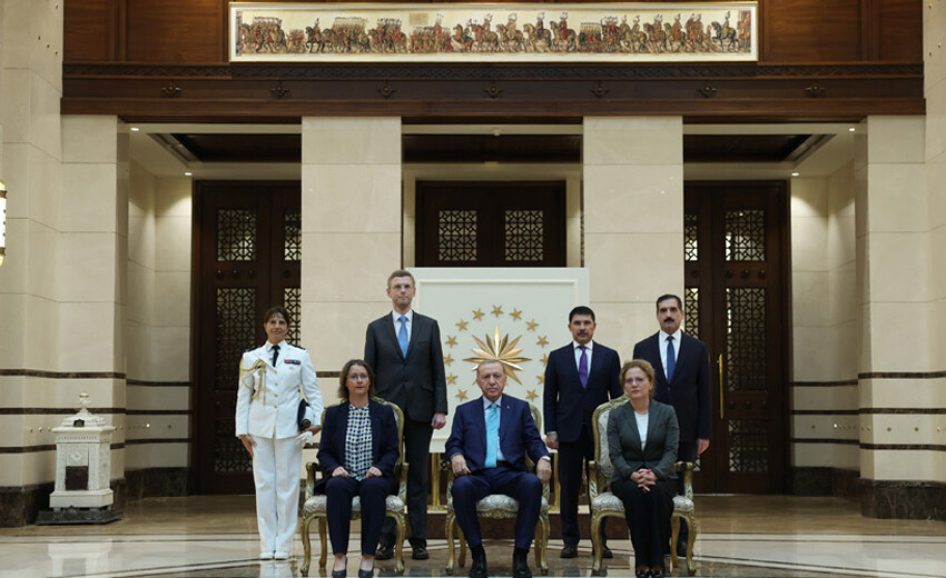 Macron'un sürpriz elçisi Cumhurbaşkanı Erdoğan'a güven mektubunu sundu