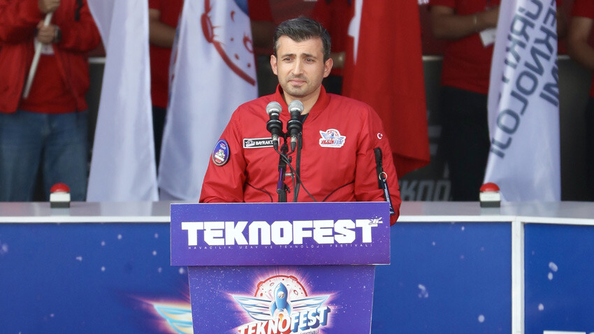 TEKNOFEST İzmir'de başladı! Selçuk Bayraktar: Dünyanın daha önce şahit olmadığı zihinsel bir devrim... TEKNOFEST İzmir'de başladı! Selçuk Bayraktar: Dünyanın daha önce şahit olmadığı zihinsel bir devrim...