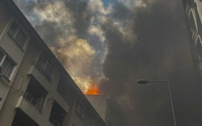 İstanbul’da 5 katlı apartmanda yangın paniği