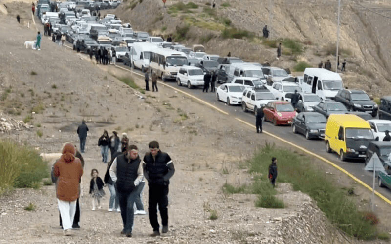 Azerbaycan güvenli geçiş sağlıyor: Ermeniler Karabağ'ı terk etmeye devam ediyor Azerbaycan güvenli geçiş sağlıyor: Ermeniler Karabağ'ı terk etmeye devam ediyor