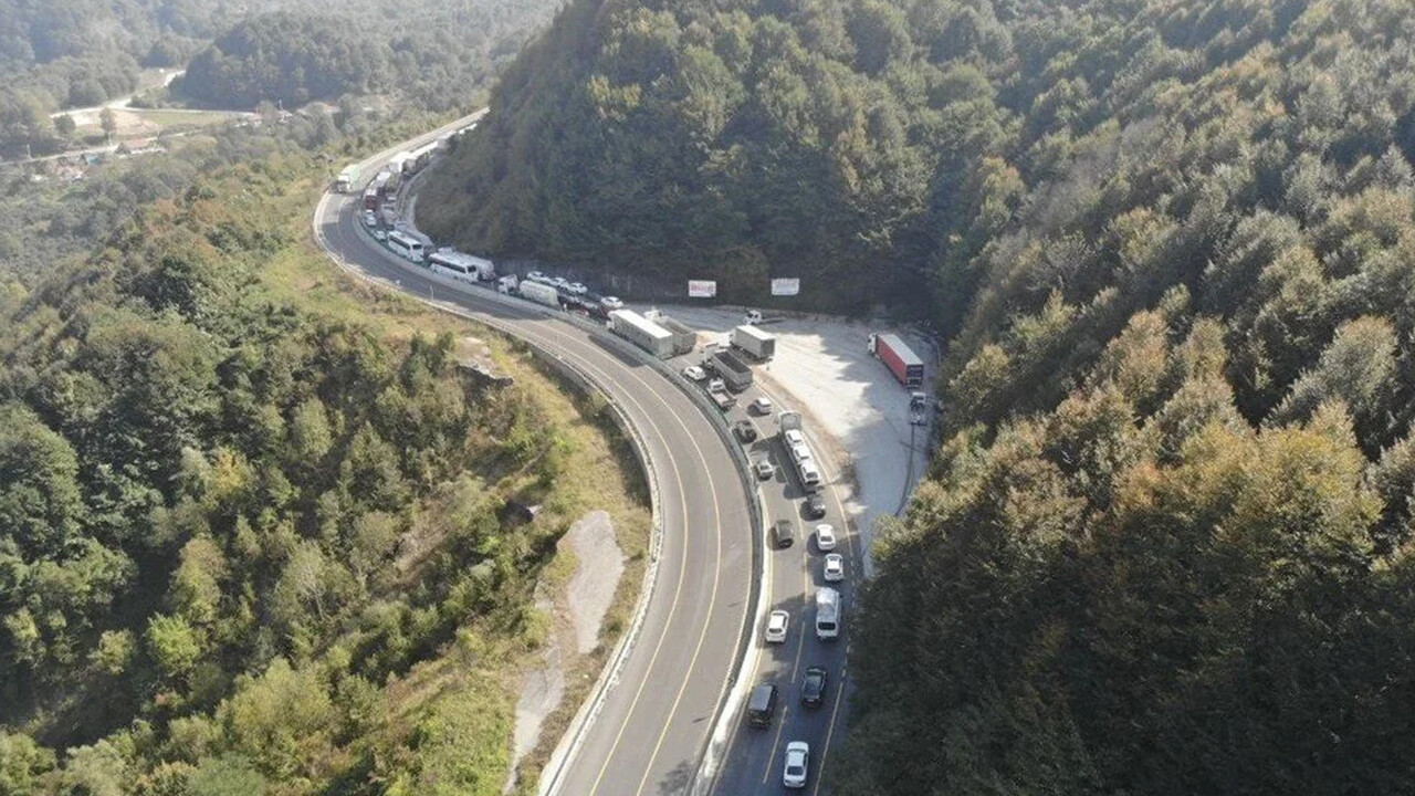 Bolu Dağı&#039;nda trafik durma noktasına geldi