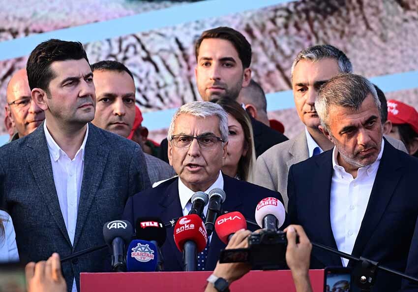 Eski CHP İstanbul İl Başkanı Cemal Canpolat adaylığını duyurdu: İYİ Parti üzerinden iş görme dönemi bitti Eski CHP İstanbul İl Başkanı Cemal Canpolat adaylığını duyurdu: İYİ Parti üzerinden iş görme dönemi bitti