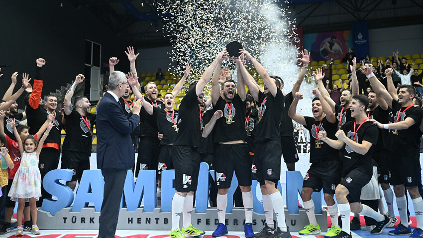Hentbolda erkekler Süper Kupa Beşiktaş Safi Çimento'nun oldu! Kartal'ın 9. Süper Kupa zaferi Hentbolda erkekler Süper Kupa Beşiktaş Safi Çimento'nun oldu! Kartal'ın 9. Süper Kupa zaferi