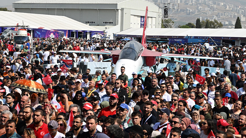 Astronotlar, TEKNOFEST İzmir'e geldi