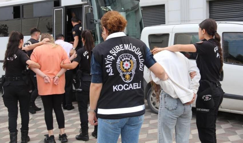 Birlikte kavgaya gittiği arkadaşını yanlışlıkla öldürdü Birlikte kavgaya gittiği arkadaşını yanlışlıkla öldürdü