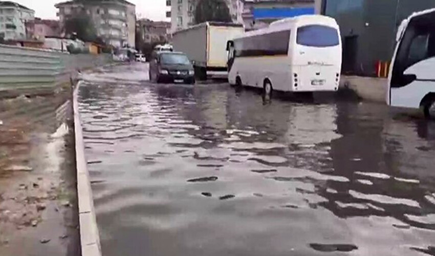 Marmara sağanağa teslim oldu! Yollar göle döndü: Meteorolojiden İstanbullulara uyarı geldi! meteoroloji uyardı istanbul sağanak yağış