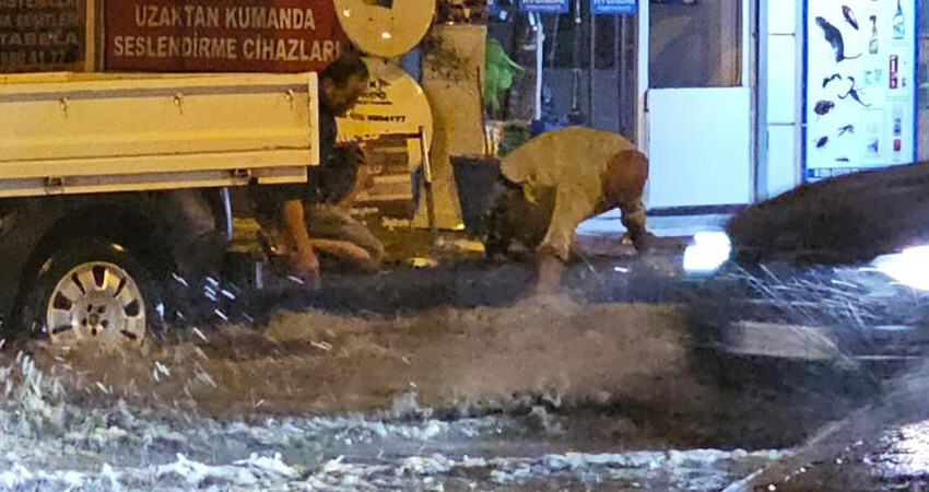 Meteoroloji'nin uyarılarının ardından sağanak başladı: Aydın'da 10 dakikada yollar göle döndü Aydın yağış