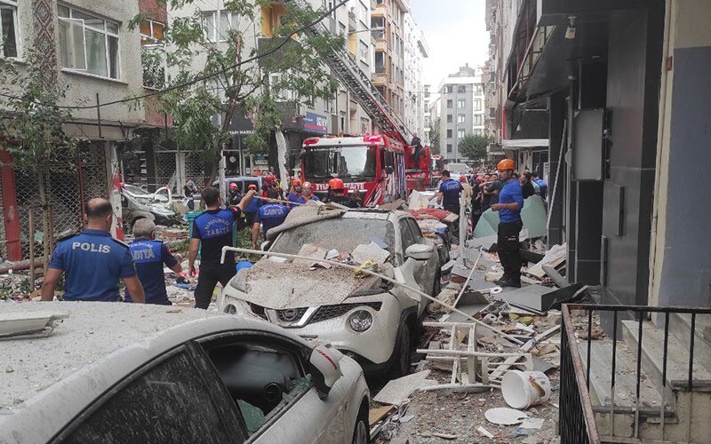 Son dakika... Bahçelievler'de apartman dairesinde doğalgaz patlaması: Ölü ve yaralılar var şirinevler patlama: 1 ölü