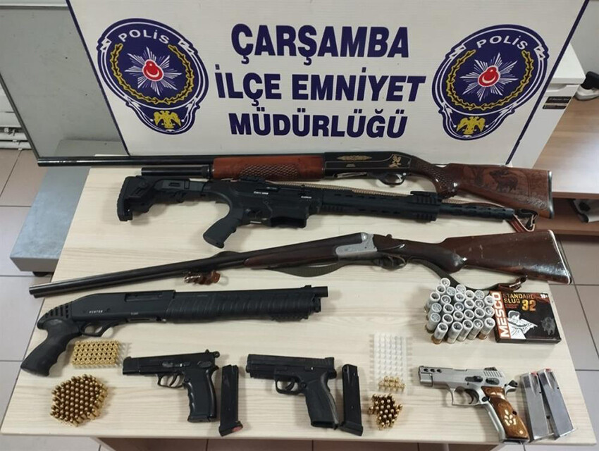 Samsun'da 7 sene önce çalınan 1979 model otomobil göletten çıktı Samsun'da 7 sene önce çalınan 1979 model otomobil göletten çıktı