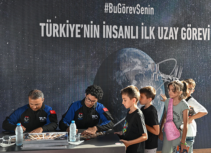 Cumhurbaşkanı tarafından verilmişti... İlk Türk astronot açıkladı: Uzayda 'dalgalandırdıktan' sonra kendisine teslim edeceğiz Türkiye'nin ilk insanlı uzay görevi