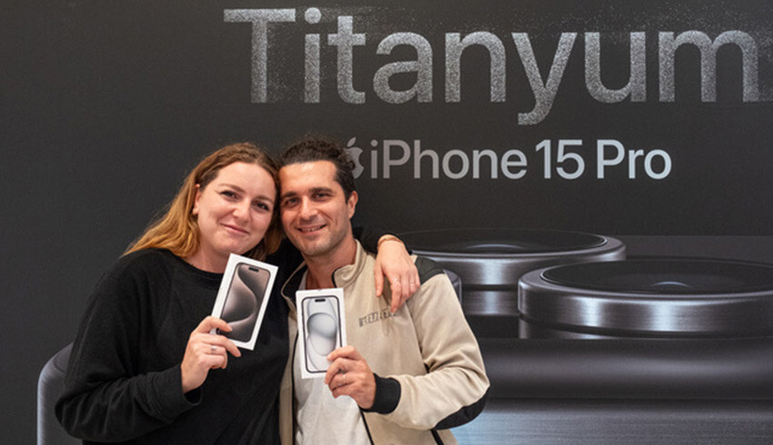 Helikopterde çelik kasalarla getirdiler, görkemli törenle kutuları açtılar... Türkiye’deki ilk iPhone 15 sahipleri belli oldu ilk iphone 15 sahipleri