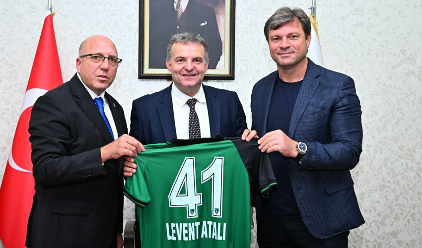 Üniversite öğrencileri futbol maçlarını bedava izleyebilecek! Rektör ve kulüp arasında anlaşma imzalandı Kocaelispor