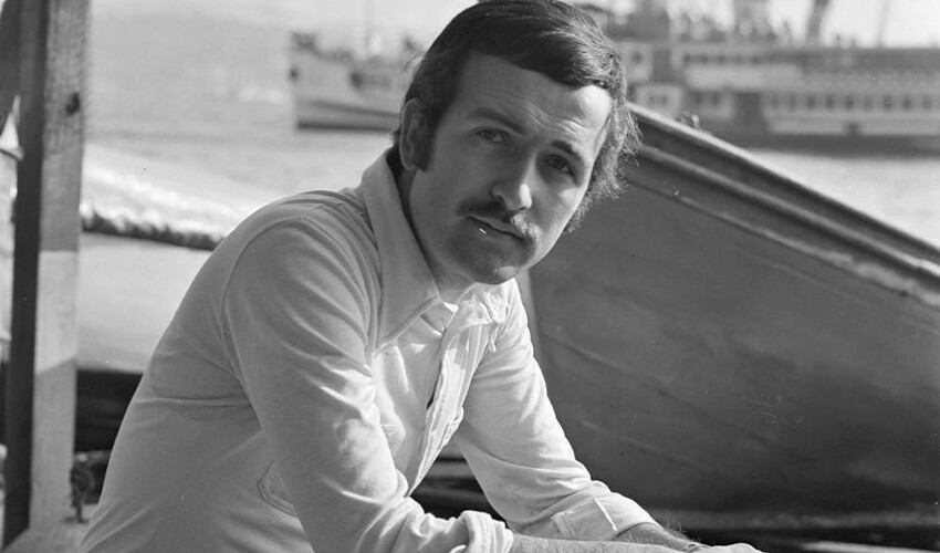 Erol Evgin’den bıyıklı imaj… İlk yorum Emel Sayın'dan geldi Erol Evgin’den bıyıklı imaj… İlk yorum Emel Sayın'dan geldi