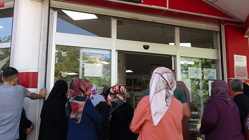 ESK'da ucuz et nöbeti, vatandaş kuyruğa girdi: Yetişen aldı, yetişemeyen eli boş döndü: İşte güncel et fiyatları ESK'da ucuz et nöbeti, vatandaş kuyruğa girdi