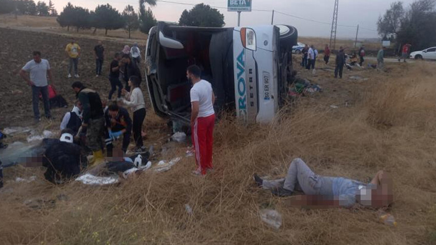 Son dakika... Amasya’da yolcu otobüsü devrildi: Çok sayıda yaralı var