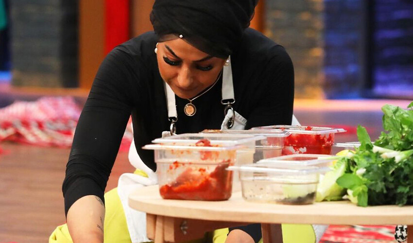MasterChef Esra programa makyajsız çıktı… Doğal hali takipçilerini ikiye böldü MasterChef Esra programa makyajsız çıktı… Doğal hali takipçilerini ikiye böldü